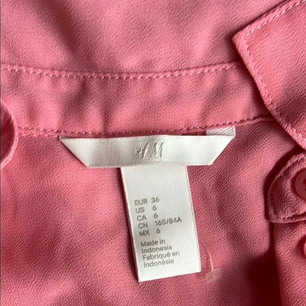 Pink Sleeveless Button-Up Blouse - Picture 2 of 3